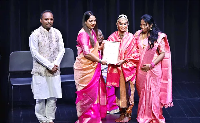 Bharathanatyam Arangetram of Sai Tejaswi In Singapore - Sakshi