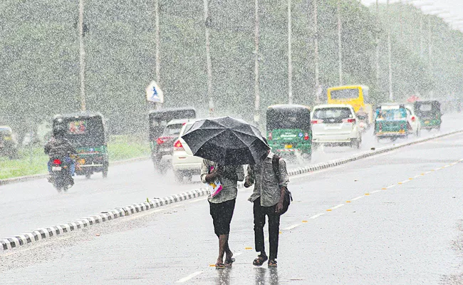 Rains in Uttarandhra and Godavari districts Andhra Pradesh - Sakshi