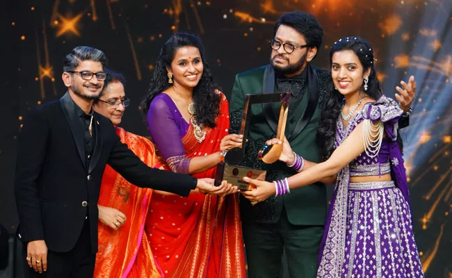 Zee Saregamapa The Singing Superstars Winner Is Shruthika Samudrala - Sakshi