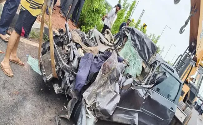 Hyderabad Family Members Died In Road Accident Bidar Karnataka - Sakshi