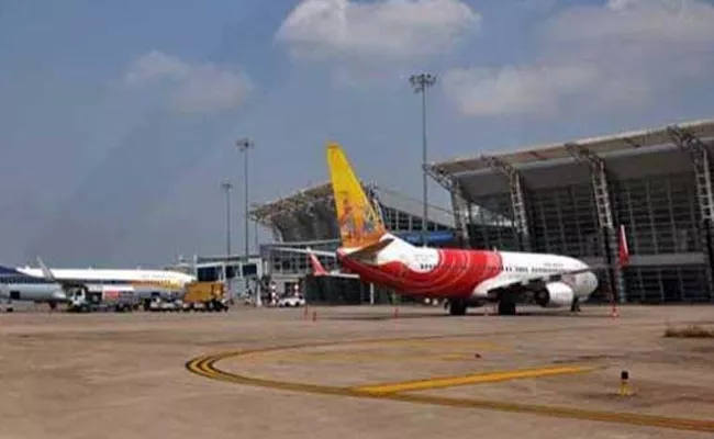 WhatsApp chat Triggers Anxiety In Mangaluru Airport - Sakshi