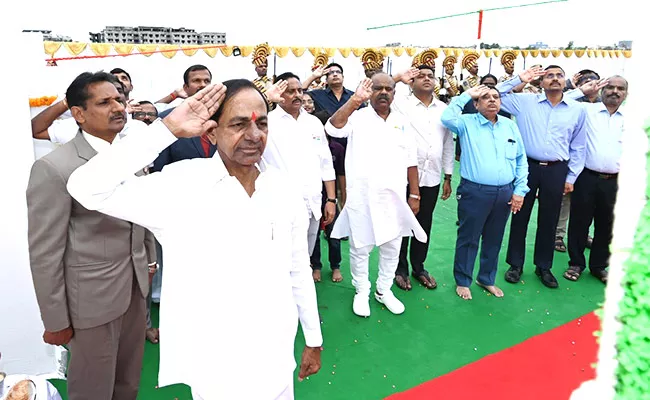 CM KCR Hoisted National Flag At Pragathi Bhavan - Sakshi