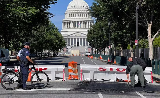 Unidentified man crashes burning vehicle into US Capitol gate - Sakshi