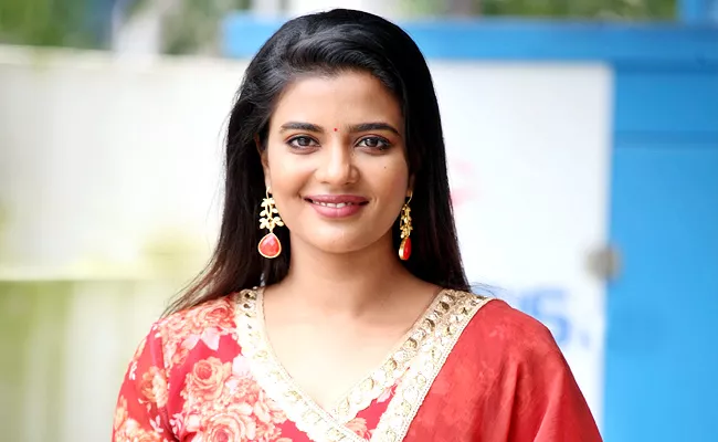 Aishwarya Rajesh Says She Struggled Alot During Her Childwood - Sakshi