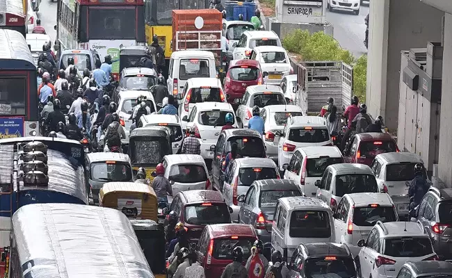 Telangana Mass Singing Of National Anthem: Heavy Traffic Hyd - Sakshi