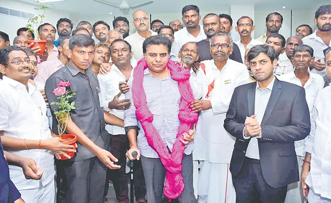 Telangana Minister KTR Demands Centre To Cancel GST On Handloom - Sakshi