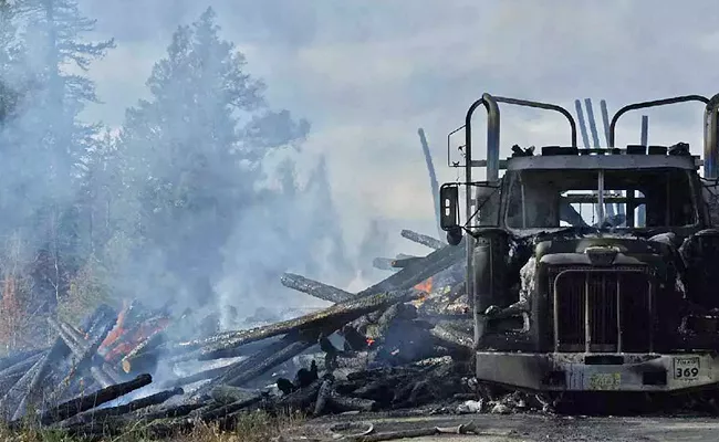 Bus Tanker Accident In Pakistans 20 People Burnt Alive - Sakshi