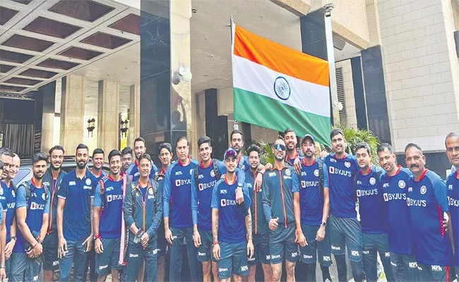 Team India Celebrates Independence Day In Zimbabwe - Sakshi