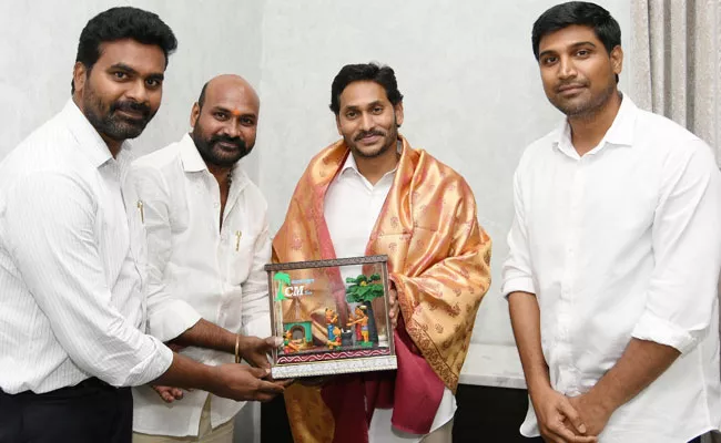 Nayee Brahmin Leader Babji Nanda Meet YS Jagan And Thanked - Sakshi