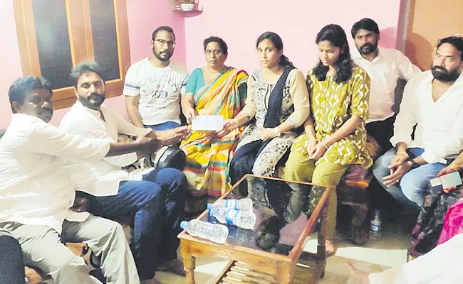 Slain YSRCP Leader Ganji Naga Prasad Family Get Financial Assistance - Sakshi