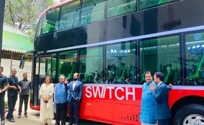 Mumbai Gets Country First Electric Double decker Ac Bus Unveiled By Nitin Gadkari - Sakshi