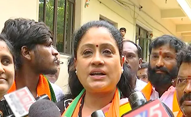 Vijayashanti Expressed Displeasure on Party - Sakshi