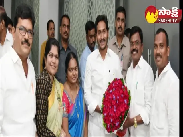 Nayee Brahmins Thanked CM YS Jagan At Camp Office