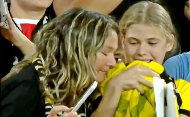 Woman Fan Sniffs Jersey Smell After Footballer Throws Into Stands Viral - Sakshi