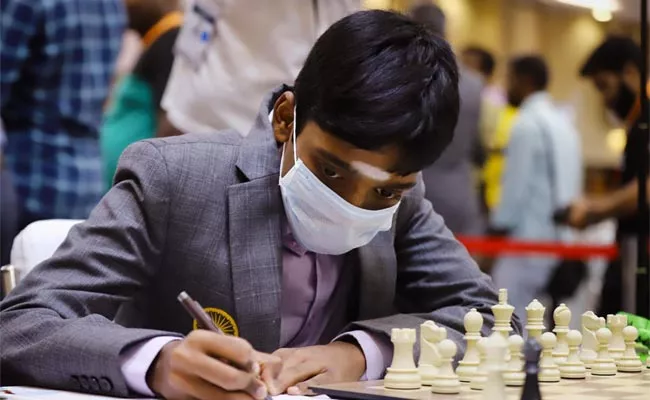 Praggnanandhaa Hat-trick Win Leads 1st Palce Chess Champion Carlsen - Sakshi