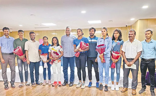 Pullela Gopichand Facilitates Athletes In Gopichand Mithra Foundation Program - Sakshi