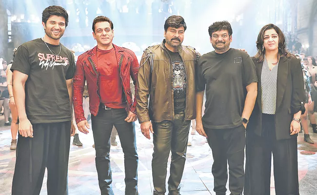 Liger team meets Chiranjeevi and Salman on the sets of Godfather - Sakshi