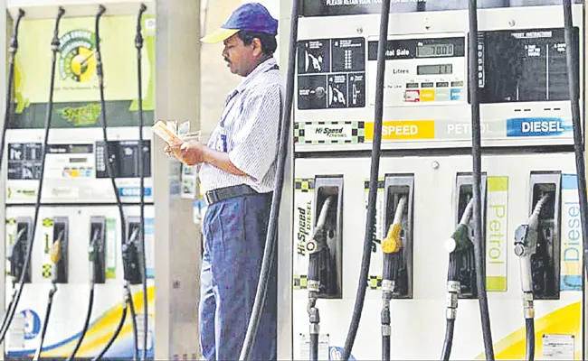 India petrol and diesel sales fall in July due to monsoon efect - Sakshi