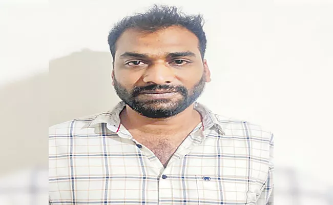 Man Arrest For Create Fake Insta Id Chat With Women And Blackmailing  - Sakshi