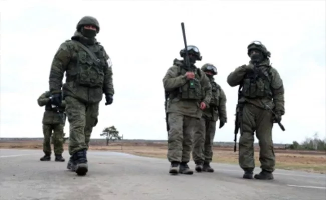 Russian Soldiers In Ukraine Hospitalized With Chemical Poisoning - Sakshi