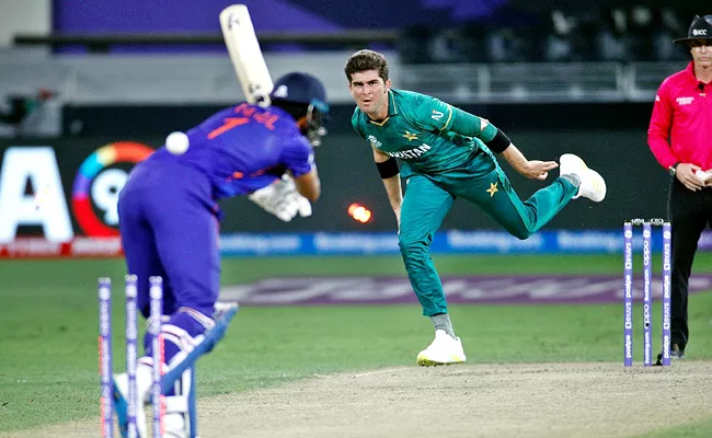 Waqar Younis Comments On Shaheen Shah Afridi missing Asia Cup 2022 - Sakshi