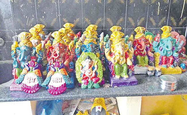 Ganesha Idols Made From Cow Dung In Hyderabad - Sakshi