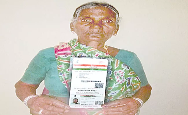 Alive Woman Shown Dead In Govt Records In Yadadri Bhuvanagiri - Sakshi