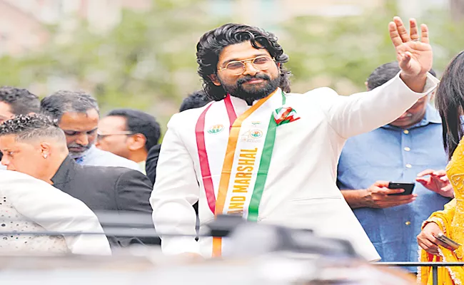 Allu Arjun Honoured At India Day Parade in New York - Sakshi