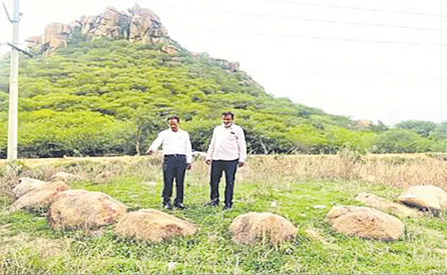 Primitive Graves Are Destroyed In Telangana - Sakshi