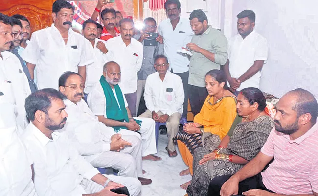 T Nageswara Rao Console To Tammineni Krishnaiah Family At Khammam - Sakshi