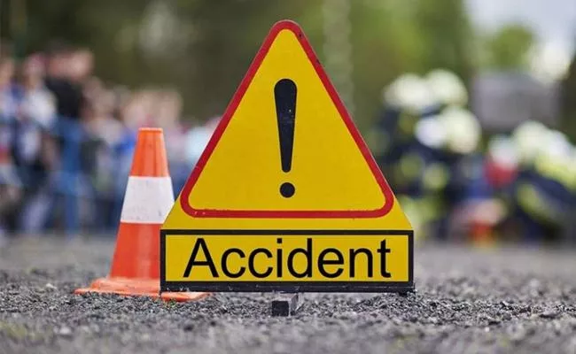 Road Accident At Eluru Ganapavaram Three Lost Breath - Sakshi