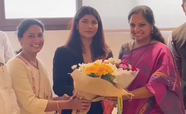 Nikhat Zareen Meets MLC Kavitha She Facilitate Her - Sakshi