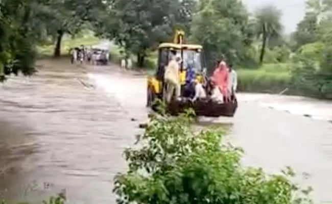 Viral Video: Pregnant Woman Taken On JCB Machine At Madhya Pradesh - Sakshi