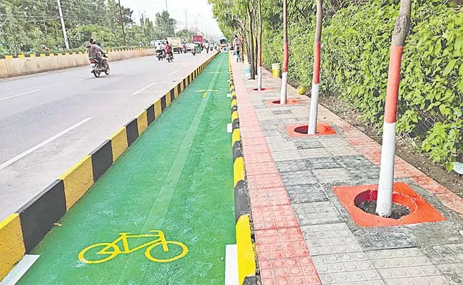 GHMC Officials Engaged Setting Up Cycle Zones Across The City - Sakshi