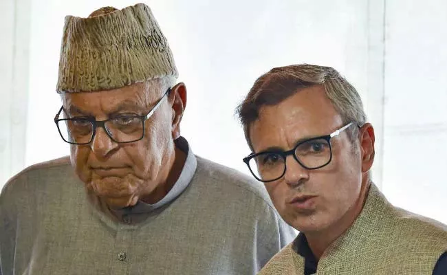 Omar Abdullah Described Azads Resignation From Congress As Body Blow - Sakshi