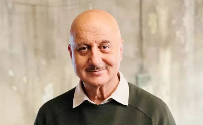 Anupam Kher Says Bollywood Selling Stars While South Films Telling Stories - Sakshi