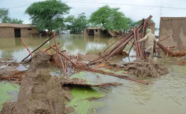 Pakistan Declared National Emergency As Rain Induced Floods - Sakshi