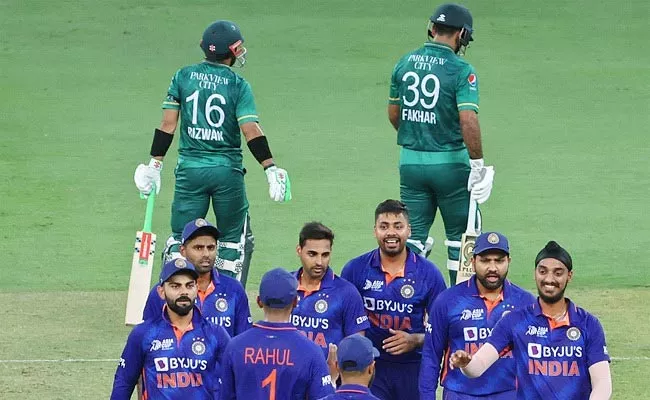 Fans Praise Fakhar Zaman Sportsmanship IND vs PAK Asia Cup 2022 - Sakshi