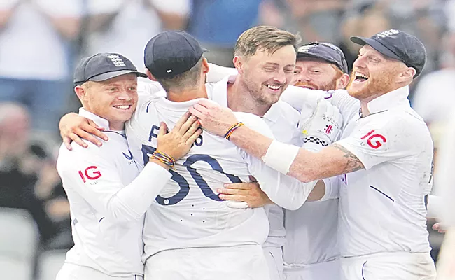 England finishes off South Africa for big win in 2nd test - Sakshi