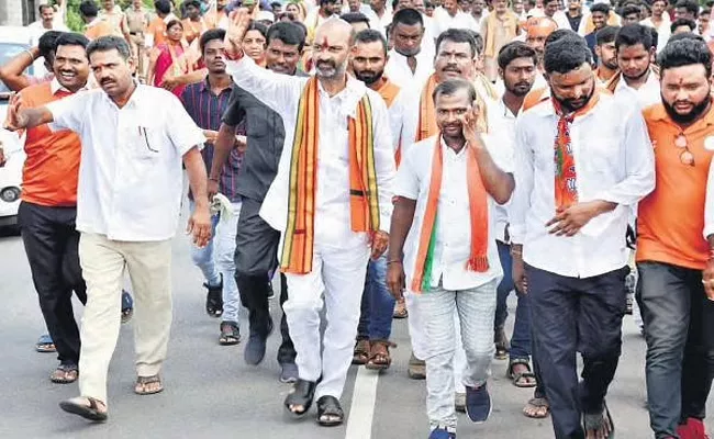 Bjp Chief Bandi Sanjay Completed 3rd Phase Praja Sangrama Yatra Warangal - Sakshi