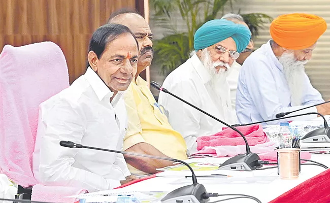 Cm Kcr Meet With Farmers Union Leaders At Pragathi Bhavan Hyderabad - Sakshi