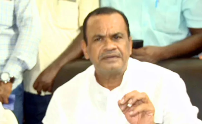 MP Komatireddy Venkat Reddy Slams CM KCR Over GO No 246 - Sakshi