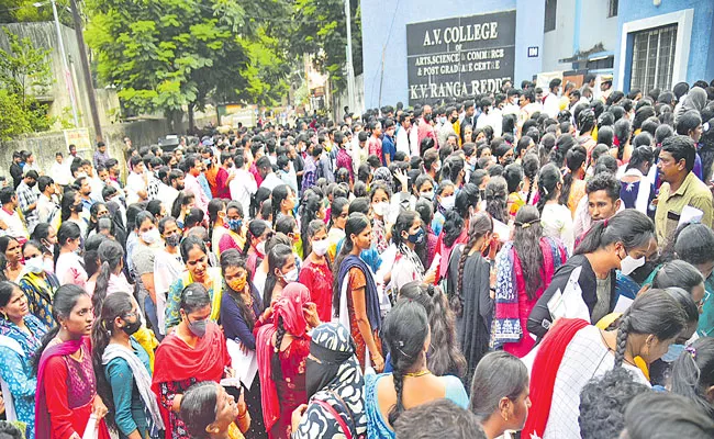 91. 34 Percent Students Attend For Constable Exam In Telangana - Sakshi