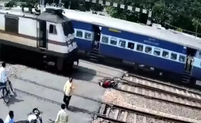 Commuter Bike Gets Stuck On Railway Crossing Track In UP Etawah - Sakshi