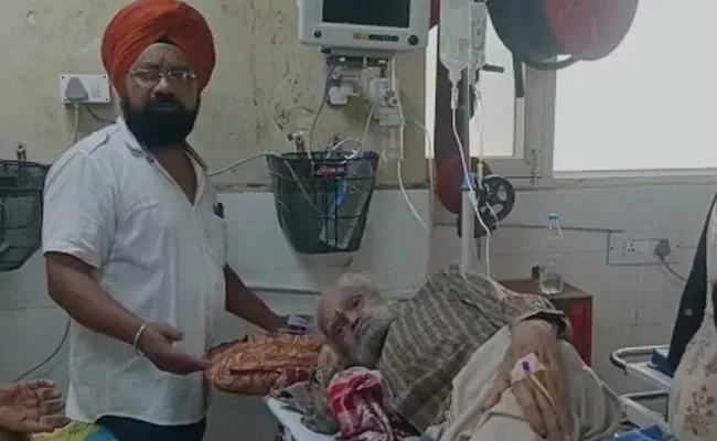 Elderly Man Found Sitting Next To Son Body For 4 Days In Mohali - Sakshi