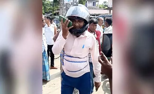 Viral Video: Government Official In Bihar Tied To Pole By Farmers  - Sakshi