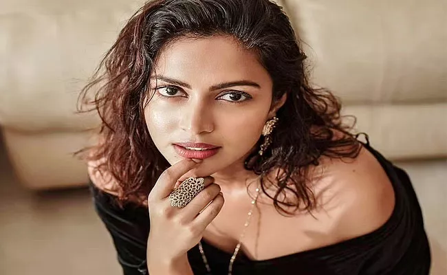 Amala Paul Files Cheating Complaint Against  Her Ex Boyfriend - Sakshi