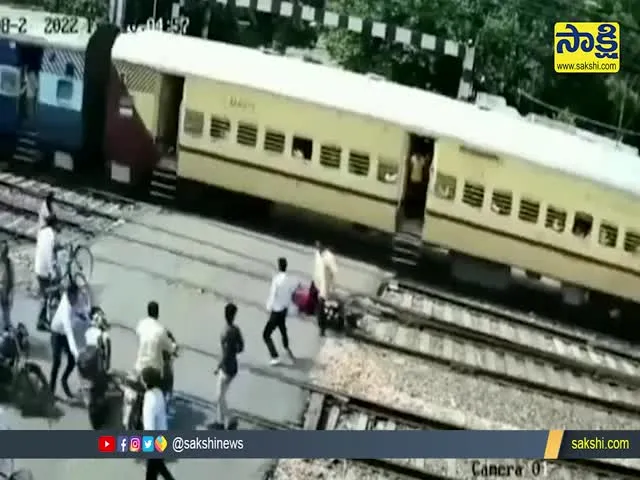 The Train Ran over the Bike in Uttar Pradesh Etawah Video Gone Viral