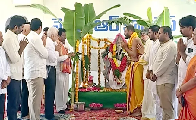 Vinayaka Chavithi Celebrations At YSRCP Central Office Tadepalli - Sakshi