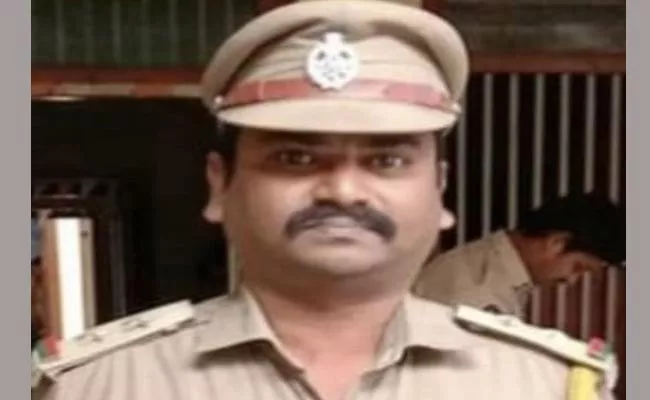 SEB SI Arrested For Cheating Female Home Guard In Krishna District - Sakshi